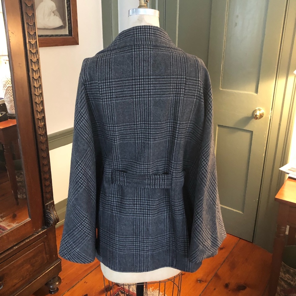 Banana Republic Poncho Jacket - Picture 4 of 6